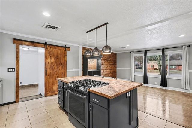 3221 S Crysler Avenue, Independence, MO 64055