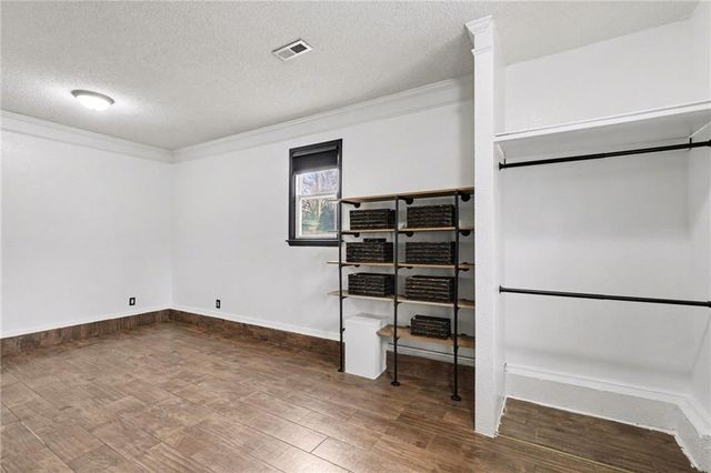 3221 S Crysler Avenue, Independence, MO 64055