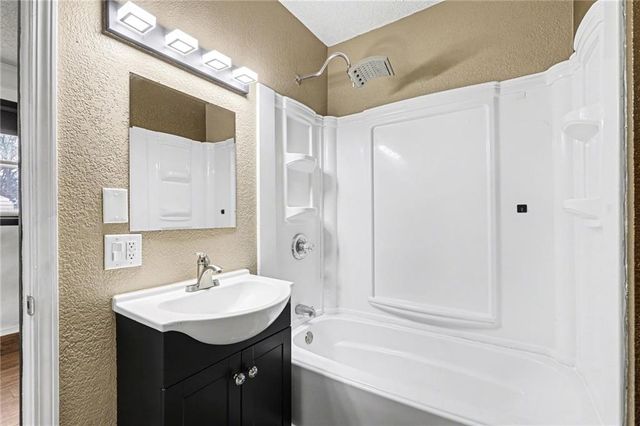 3221 S Crysler Avenue, Independence, MO 64055