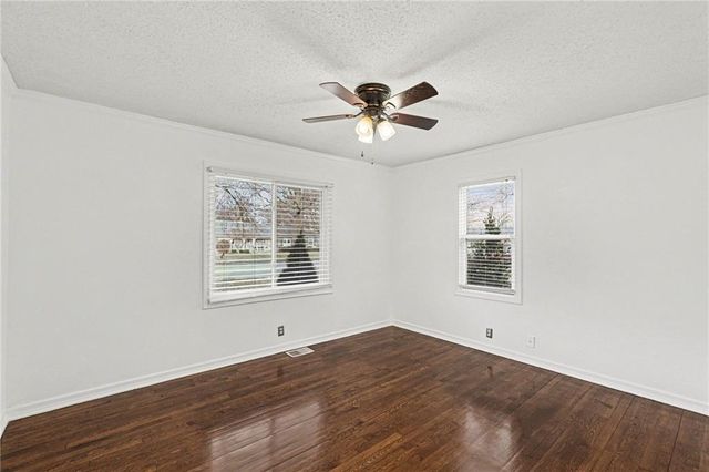 3221 S Crysler Avenue, Independence, MO 64055