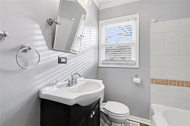 3221 S Crysler Avenue, Independence, MO 64055