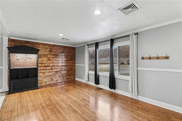 3221 S Crysler Avenue, Independence, MO 64055