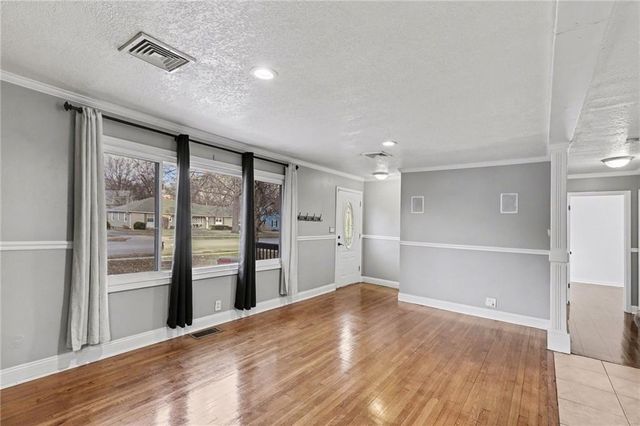 3221 S Crysler Avenue, Independence, MO 64055