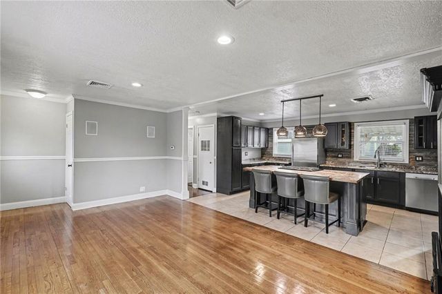 3221 S Crysler Avenue, Independence, MO 64055