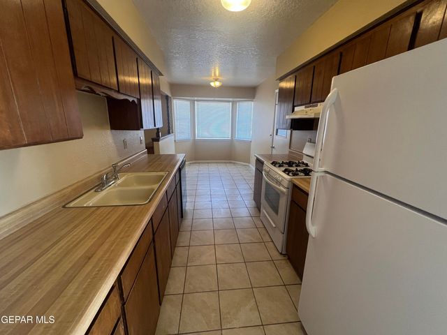 317 BRIGHT WATER Lane, El Paso, TX 79912