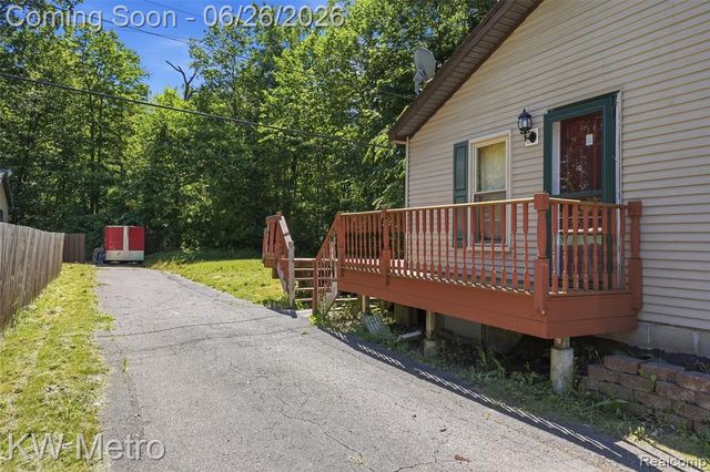 22733 Sumpter Rd Road, Belleville, MI 48111