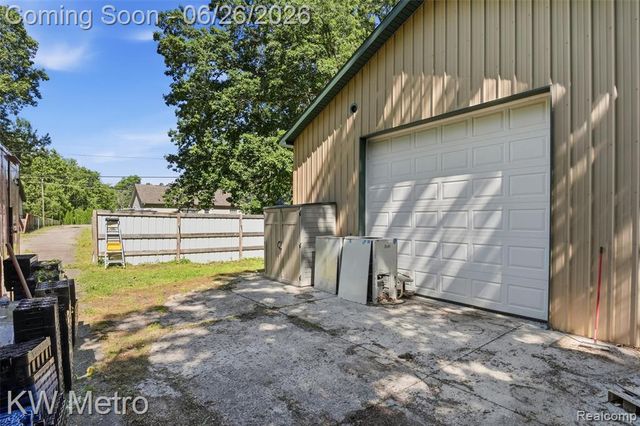 22733 Sumpter Rd Road, Belleville, MI 48111