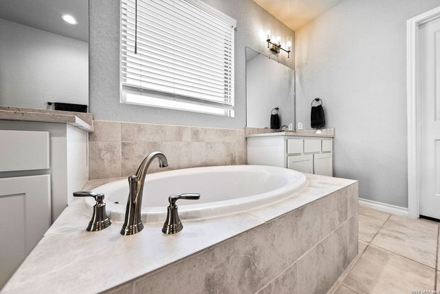 25023 Las Pilas, San Antonio, TX 78261