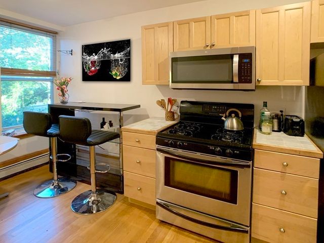 148 Berkshire St 4, Cambridge, MA 02141