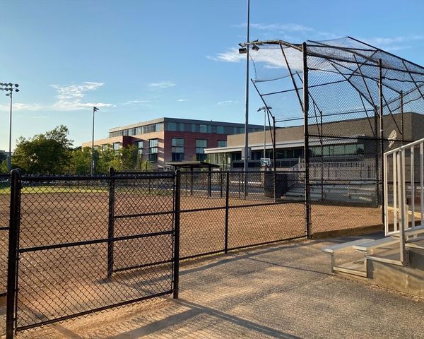 148 Berkshire St 4, Cambridge, MA 02141