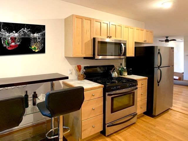 148 Berkshire St 4, Cambridge, MA 02141