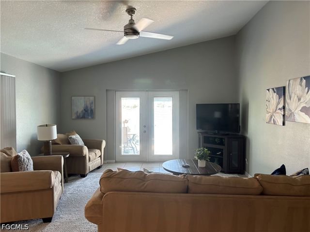 22 SE 10th AVE, Cape Coral, FL 33990