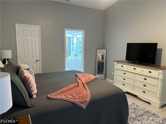 22 SE 10th AVE, Cape Coral, FL 33990