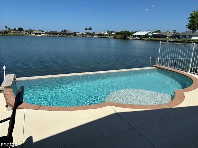 22 SE 10th AVE, Cape Coral, FL 33990