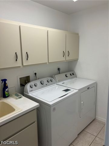 22 SE 10th AVE, Cape Coral, FL 33990