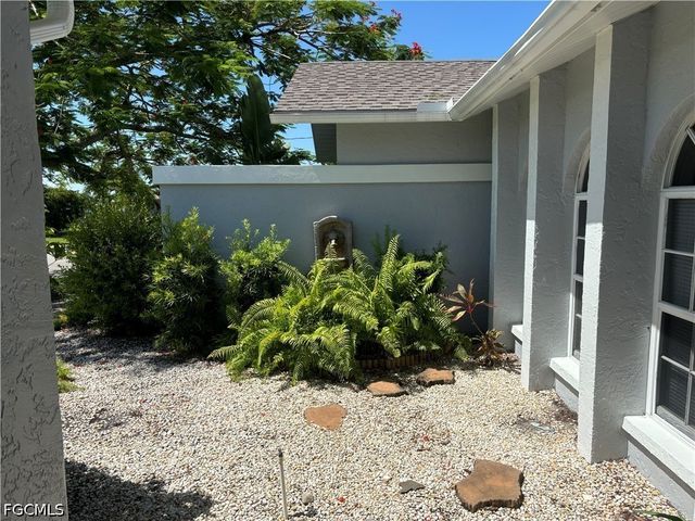 22 SE 10th AVE, Cape Coral, FL 33990