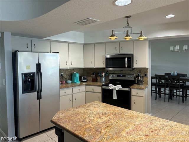 22 SE 10th AVE, Cape Coral, FL 33990