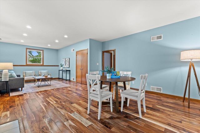 W176N8625 Sunset Ridge DRIVE, Menomonee Falls, WI 53051