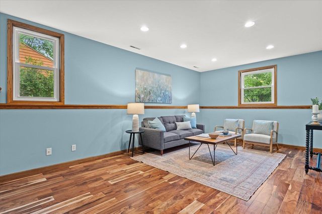 W176N8625 Sunset Ridge DRIVE, Menomonee Falls, WI 53051