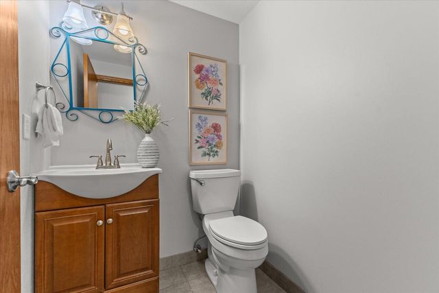 W176N8625 Sunset Ridge DRIVE, Menomonee Falls, WI 53051