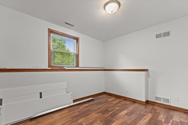 W176N8625 Sunset Ridge DRIVE, Menomonee Falls, WI 53051