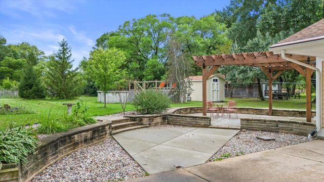 W176N8625 Sunset Ridge DRIVE, Menomonee Falls, WI 53051