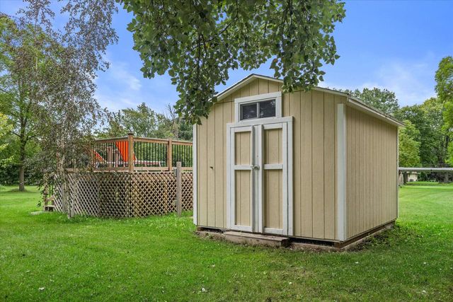 W176N8625 Sunset Ridge DRIVE, Menomonee Falls, WI 53051