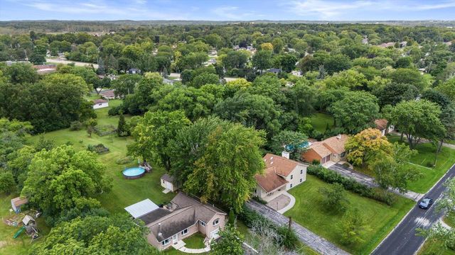W176N8625 Sunset Ridge DRIVE, Menomonee Falls, WI 53051