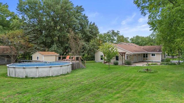 W176N8625 Sunset Ridge DRIVE, Menomonee Falls, WI 53051