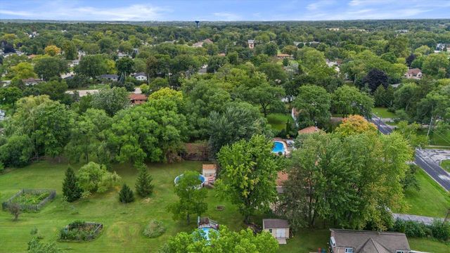 W176N8625 Sunset Ridge DRIVE, Menomonee Falls, WI 53051