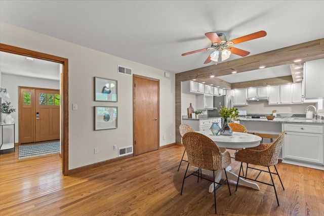 W176N8625 Sunset Ridge DRIVE, Menomonee Falls, WI 53051