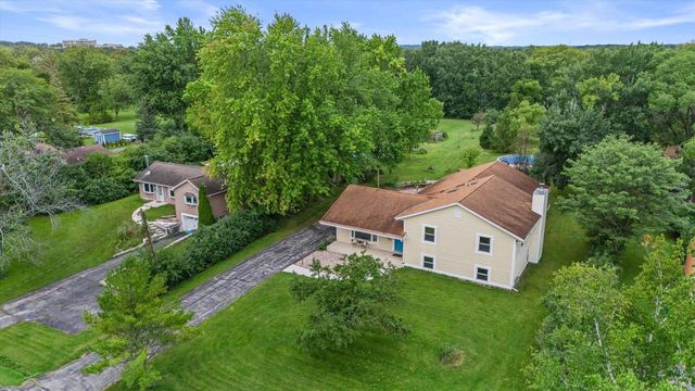 W176N8625 Sunset Ridge DRIVE, Menomonee Falls, WI 53051