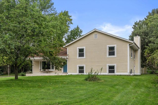 W176N8625 Sunset Ridge DRIVE, Menomonee Falls, WI 53051
