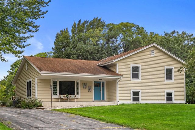W176N8625 Sunset Ridge DRIVE, Menomonee Falls, WI 53051