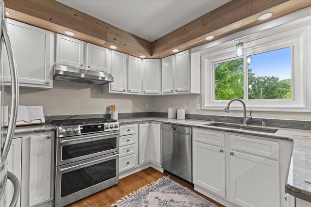 W176N8625 Sunset Ridge DRIVE, Menomonee Falls, WI 53051