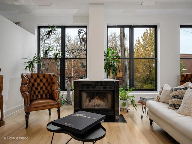 1760 W Wrightwood Avenue 204, Chicago, IL 60614