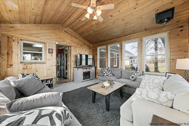 98 North Road, Highland, NY 12528