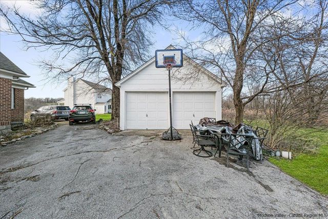 98 North Road, Highland, NY 12528