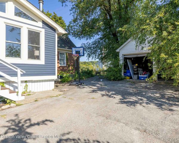 98 North Road, Highland, NY 12528