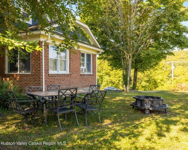 98 North Road, Highland, NY 12528
