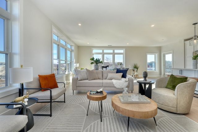 62 Foundry St 215, Wakefield, MA 01880