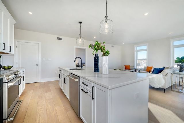 62 Foundry St 215, Wakefield, MA 01880