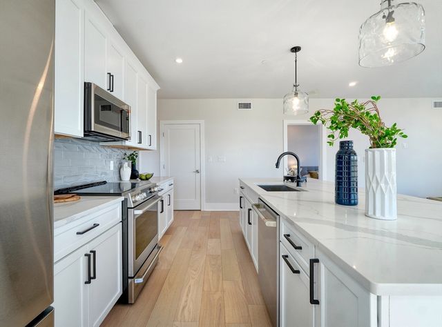 62 Foundry St 215, Wakefield, MA 01880