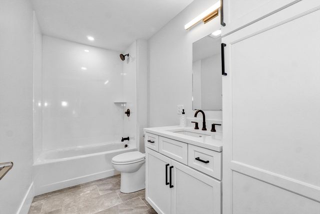 62 Foundry St 215, Wakefield, MA 01880