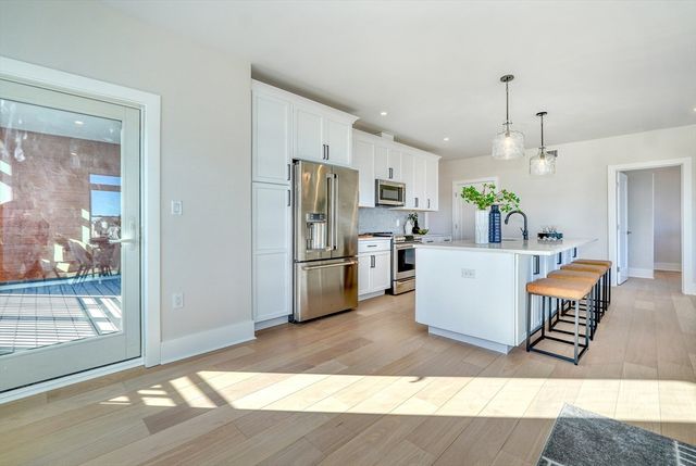 62 Foundry St 215, Wakefield, MA 01880