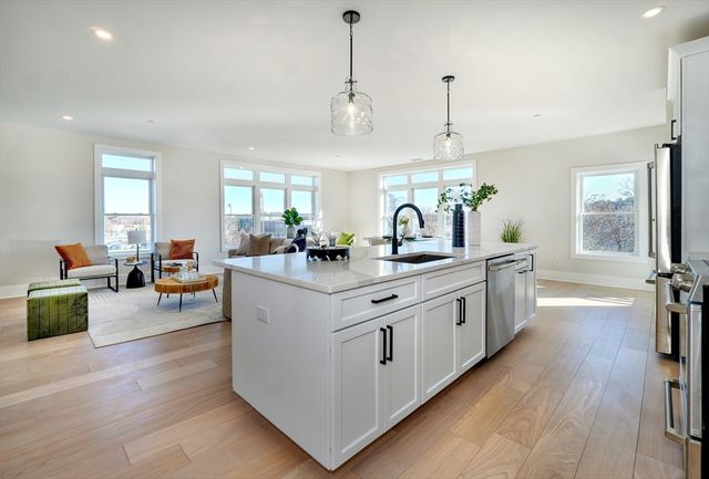 62 Foundry St 215, Wakefield, MA 01880