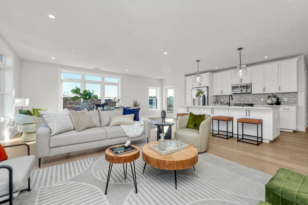 62 Foundry St 215, Wakefield, MA 01880