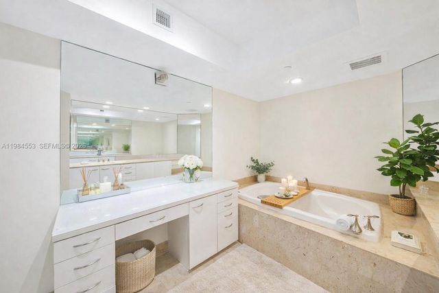 21200 Point Pl 1901, Aventura, FL 33180