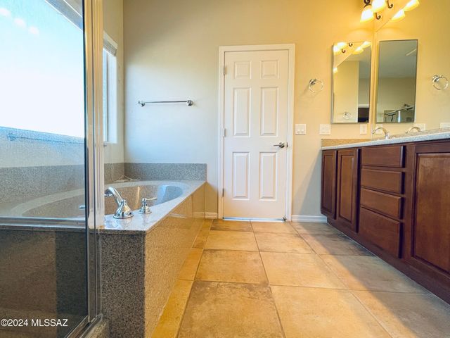 1134 W Vinovo Pass, Oro Valley, AZ 85755