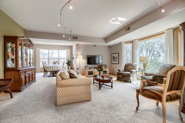 9225 Medicine Lake Road 212B, Golden Valley, MN 55427